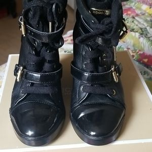 MICHAEL KORS BOOTS COLOR BLACK